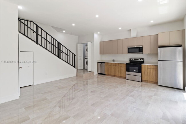 Photo - 135 SW 114th Ave House