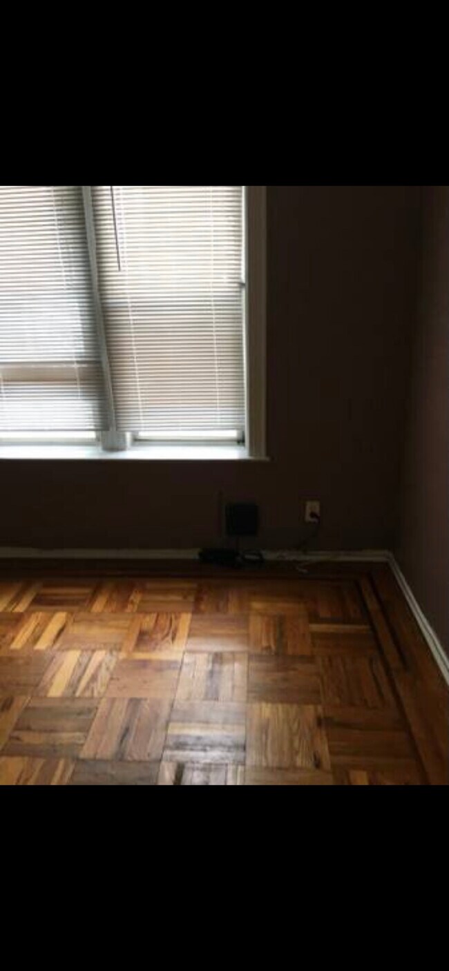 Building Photo - 1416 70th St