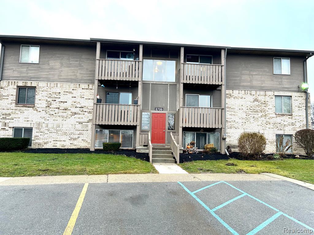 8709 Candlewood Trail Unit 5, Brighton, MI 48116 Condo for Rent in