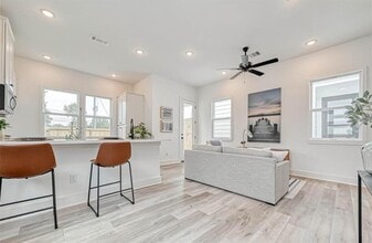 Building Photo - 8405 Schneider St