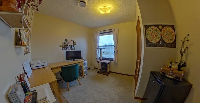 Foto del edificio - 3D Tour Available - Conveniently Located + Off-Street Parking! Sorry, no laundry hookups. Availab...