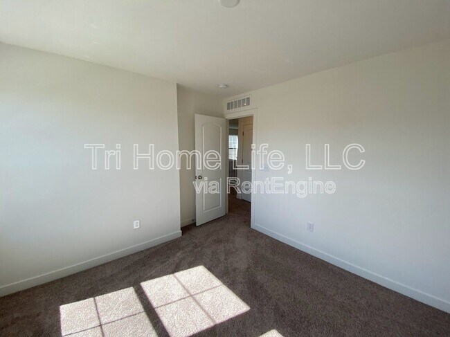 Foto del edificio - 6325 Stablecross Trl