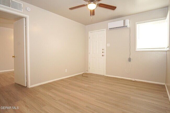 Foto del edificio - 1421 St Johns Dr