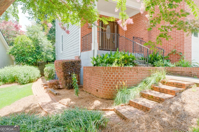 Building Photo - 2847 Royal Bluff