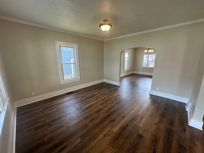 Building Photo - Newly renovated three bedroom home