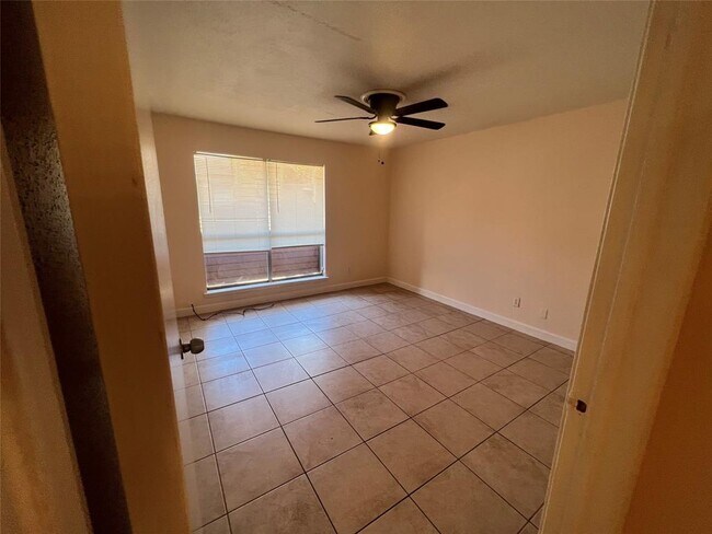 Building Photo - 10202 Forum Park Dr