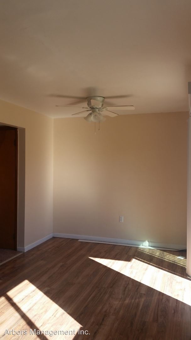 Building Photo - 305 Aqua Ct