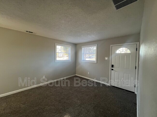 Foto del edificio - 3458 Rochester Rd