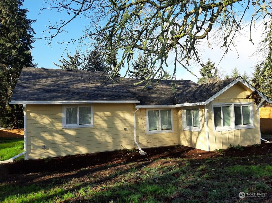Foto principal - Charming Retreat: Fully Remodeled 3 Bed, 2...