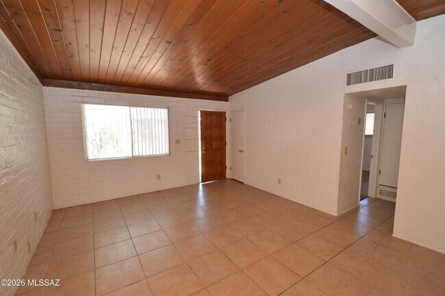 Building Photo - 3529 E Florence Dr