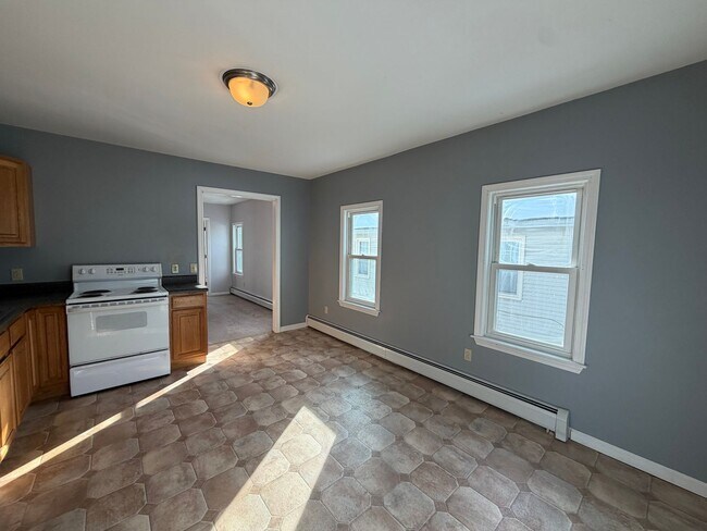 Building Photo - Charming, 2nd floor, 2-Bedroom Apartment, Adams, MA – pet friendly!