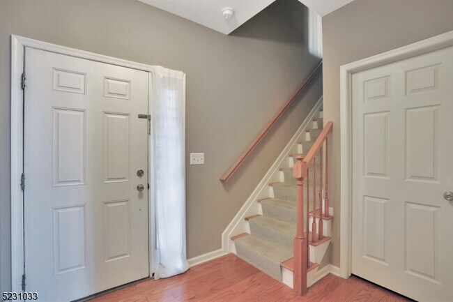 Foto del edificio - 13 Taft Ln