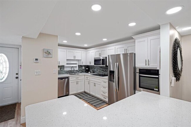 Foto del edificio - 361 S Hollybrook Dr