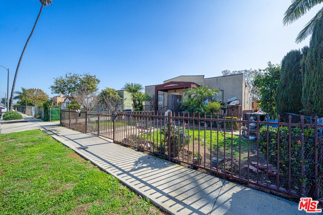 Primary Photo - 642 W 109th Pl