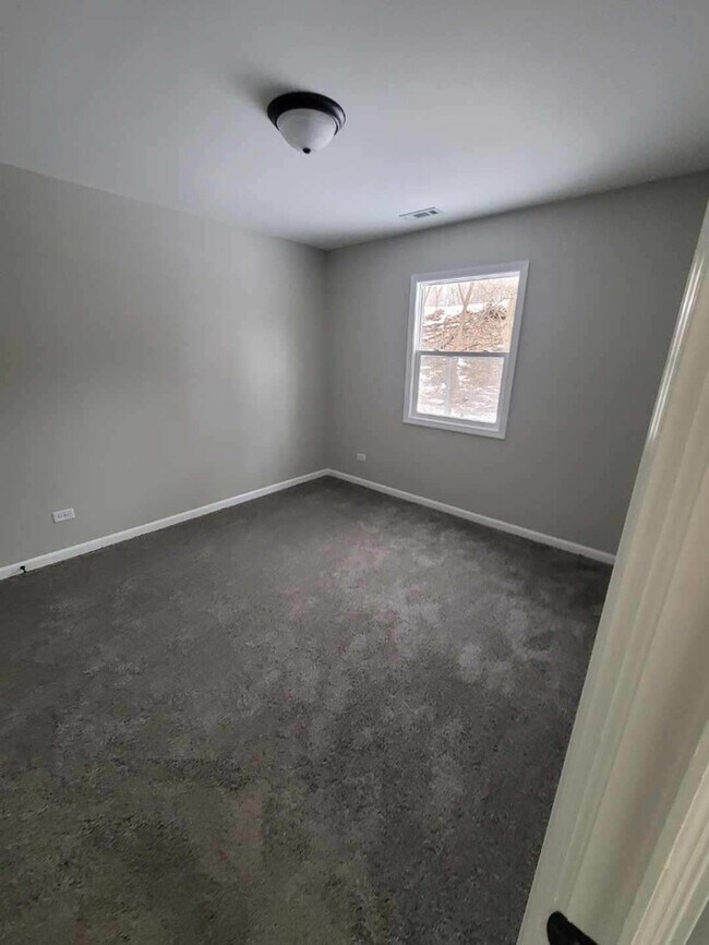 Foto del edificio - New Rehabbed home close to the train and t...