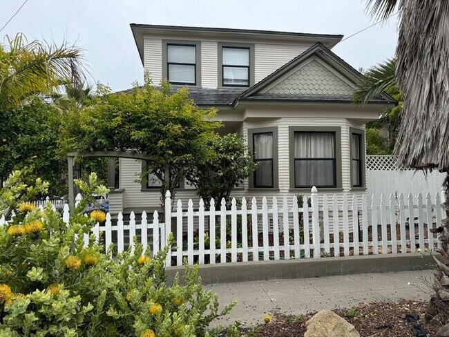 Foto del edificio - Fantastic 4 Bedroom 3 Bath Grand PG Victorian