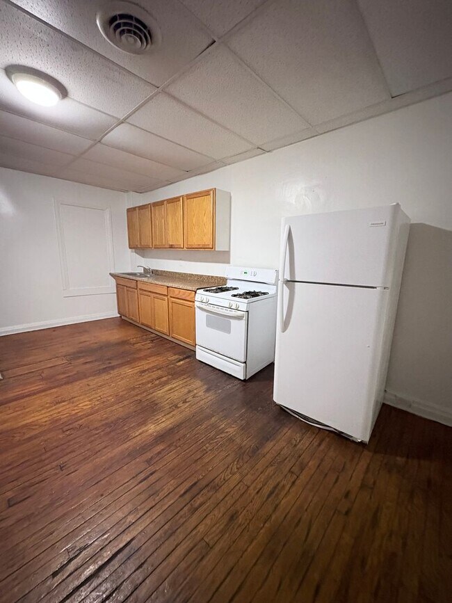 Foto del edificio - Spacious 3 Bedroom Parking in York City SD