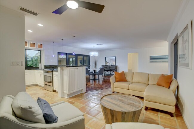 Foto del edificio - 1850 NE 65th St
