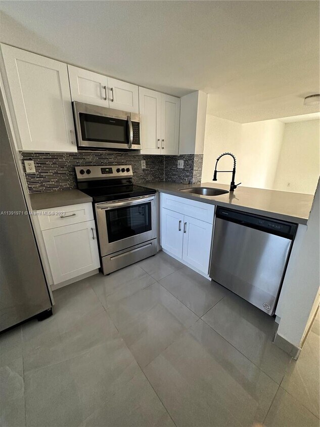 Primary Photo - 14010 NE 3rd Ct