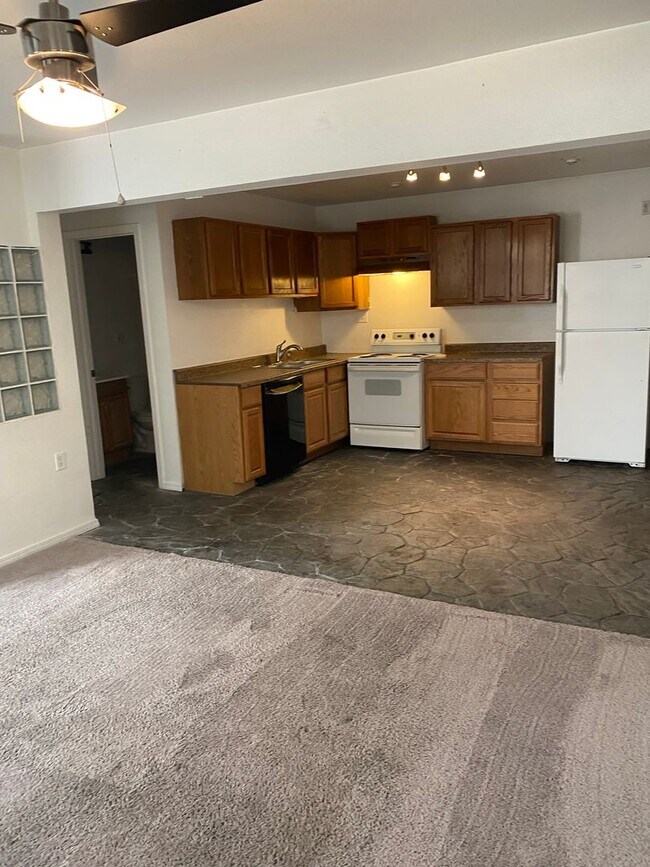 Foto del edificio - HARDWOOD FLOOR - CLOSE TO VA - MIDTOWN - Y...