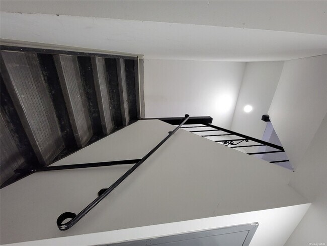 Foto del edificio - 108-64-108-45 45th Ave