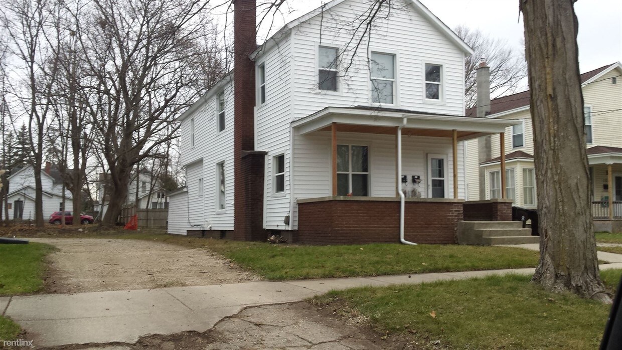 Building Photo - 2 br, 1 bath Duplex - 117 Sanborn Ave 2