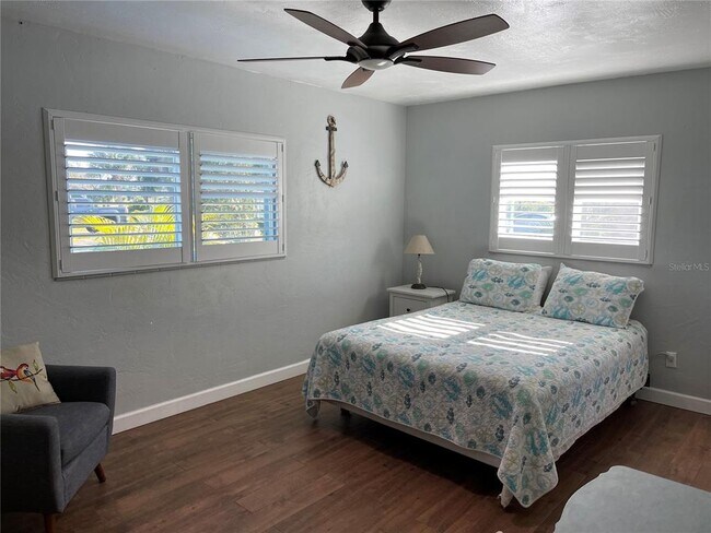 Foto del edificio - 1329 Royal Palm Dr S