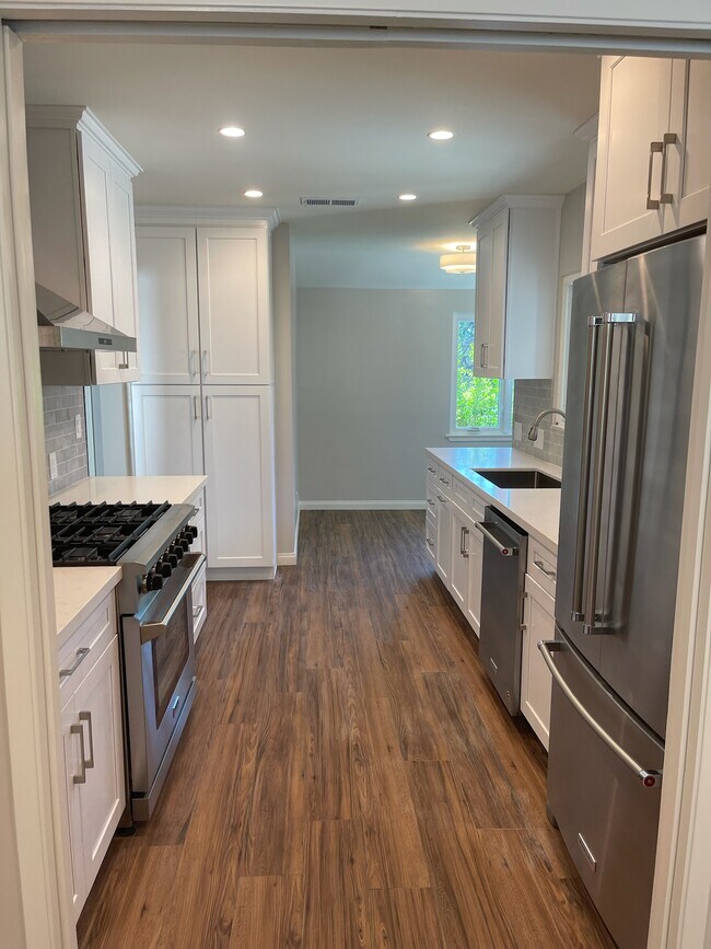 Kitchen - 341 Cumberland Rd