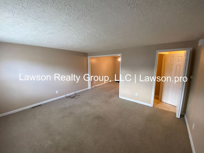 Building Photo - Charming Salem Townhome