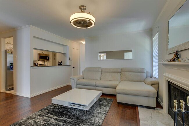 Foto del edificio - 5300 Keller Springs Rd