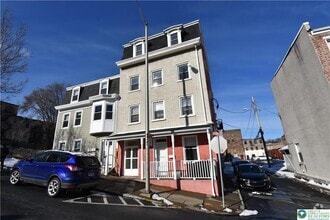 Building Photo - 433 Ferry St
