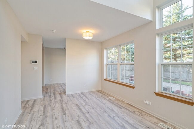 Building Photo - 39112 N Aberdeen Ln