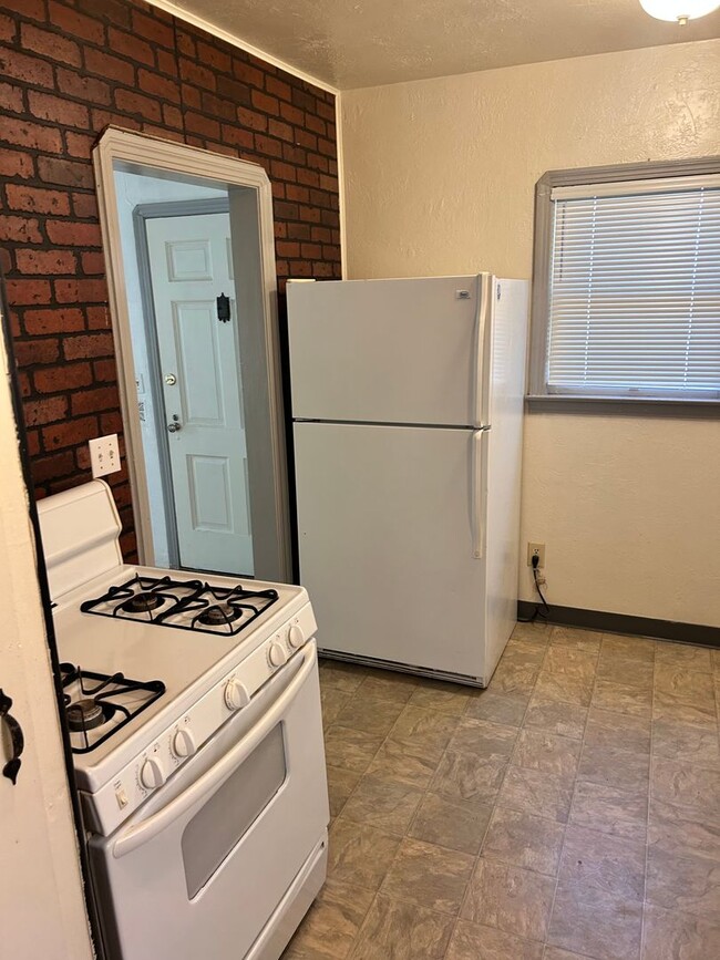 624-628 12th St Unit 624 12th St., Modesto, CA 95354 - Room for Rent in ...