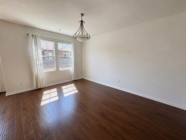 Foto del edificio - 332 East Hilltop Way