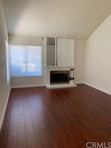 Foto del edificio - 5110 Pearblossom Dr