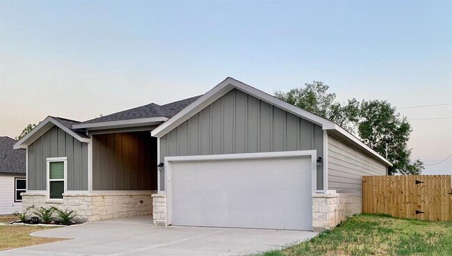 Building Photo - 38105 Quail Dr