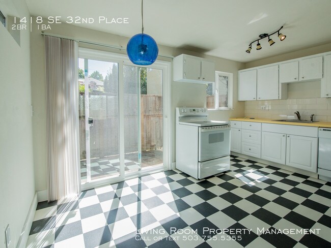 Building Photo - Two Bedroom Duplex in the heart of Hawthorne!