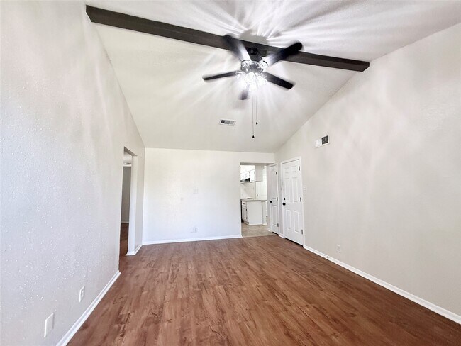 Foto del edificio - 941 S Walker St