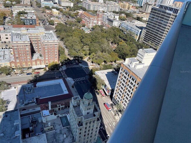 Foto del edificio - 400 Central Ave