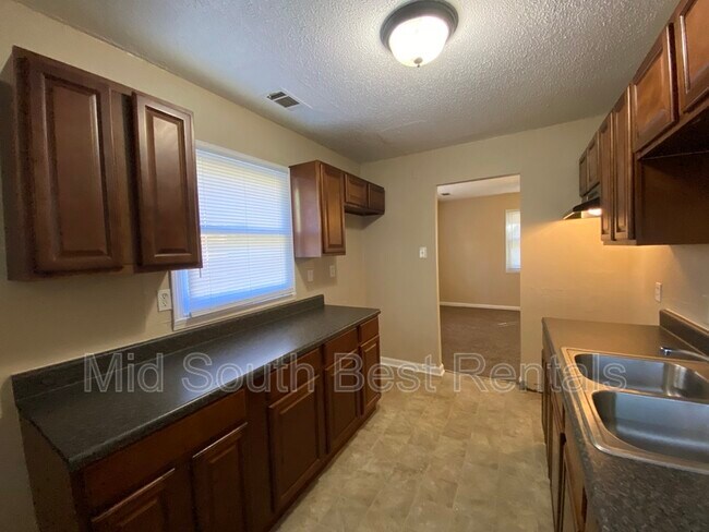 Building Photo - 3591 Sunrise St