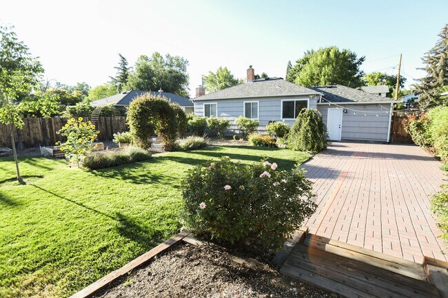 Building Photo - NEWLY LISTED $2,900 PER MONTH - GORGEOUS 3...