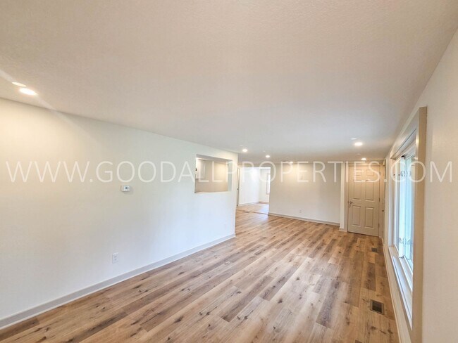 Foto del edificio - Updated Acreage Retreat with 3-Car Garage Near Granger