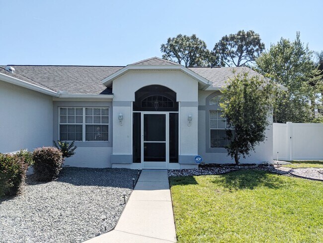 Foto del edificio - 3/2/2 Home with many upgrades in the 34609...