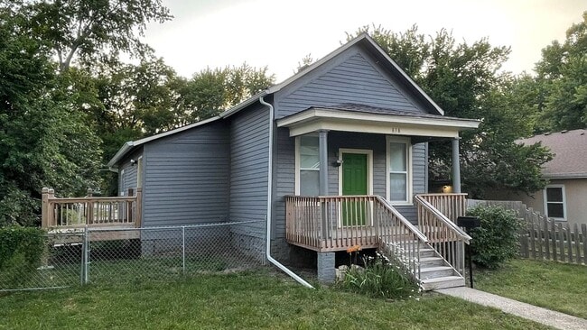 Building Photo - 838 S Oak St
