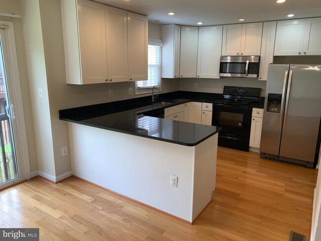 Building Photo - 1569 Templeton Pl