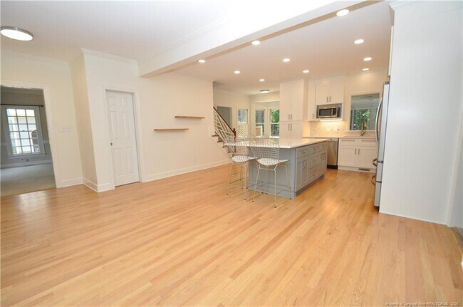 Foto del edificio - 6121 Chowning Ct
