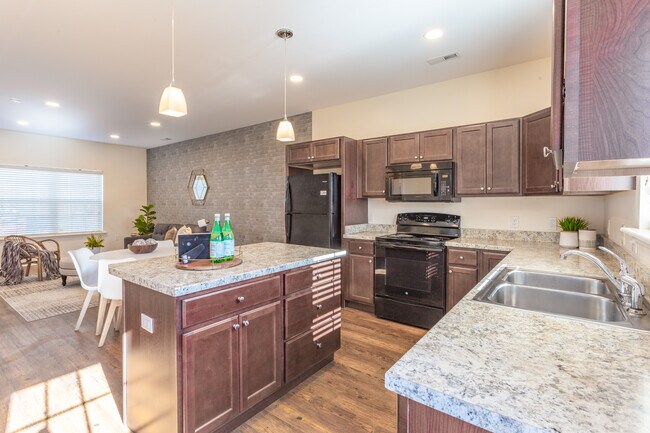 Nota: el ladrillo no está en esta unidad. - 274 Trunk St NE