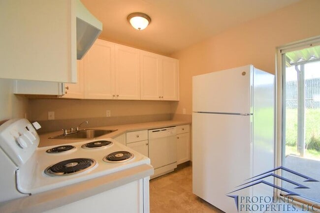 Building Photo - 736 NE 94th Ave