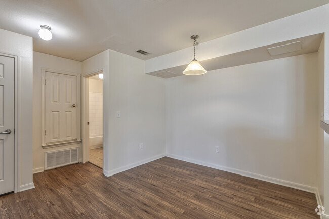 2BR, 2BA - 1000 SF - Dining Area - Anson Park