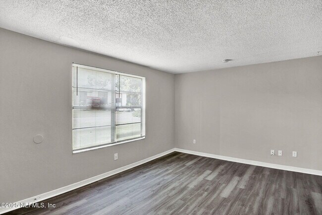 Foto del edificio - 473 Bentwood Ln